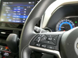 ナビの音量など車両情報を手元で操作できるハンドルスイッチ付き。