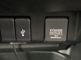 スマホや車載アクセサリーの電源確保に便利なアクセサリーソケットを装備。