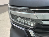 LEDヘッドライトは、点灯の瞬間から最大光量を発揮し、突然暗くなるトンネルなどでの安定感を高めます。
