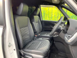 運転席シート廻りは使用感も少なく、良好な状態となっています。前オーナー様が丁寧に使っていたことがよくわかりますね。