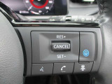 話題の運転支援装置プロパイロットが搭載されてます。アクセル、ブレーキ、ハンドルの操作をクルマがアシストしてくれます。