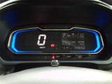 とっても見やすいメーターです。夜間時はラグジュアリーな気分にさせてくれる照明が魅力ですので、夜のドライブも楽しみになりますよ♪