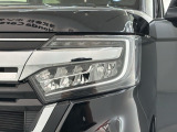 LEDヘッドライトは、点灯の瞬間から最大光量を発揮し、突然暗くなるトンネルなどでの安定感を高めます。