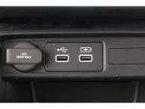スマートフォンなどの音楽再生が可能なUSB接続ジャック装備車両です♪♪♪
