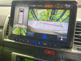【パノラミックビューモニター】専用のカメラにより、上から見下ろしたような視点で360度クルマの周囲を確認することができます☆死角部分も確認しやすく、狭い場所での切り返しや駐車もスムーズに行えます。