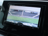 バックカメラが装備されており、後方の安全確認はもちろんのこと狭い場所での駐車や雨の日・夜間など視界の悪いコンディションでのストレスの軽減にもなります!