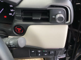 スマートキーシステム搭載ですので、ハンドル横のスイッチを押せば、エンジンスタート!