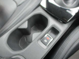 運転席助手席で使用できるドリンクホルダーです。