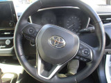 毎日触れるハンドル部分はこちら。運転手を守るエアバックも装備しているので、安心してお乗りいただけます。