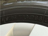タイヤサイズは【175/70R14】