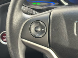 ★オーディオコントロールスイッチ★ステアリングにはオーディオコントロールスイッチが付いていますので、目線を正面から外すことが無く、また、ステアリングから手を離さずにオーディオ操作ができます