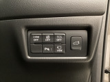 各種機能の切替スイッチは運転席パネル下に集約されています。任意で切り替え可能なため状況に合わせてお使いください。