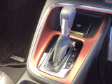 運転席周辺のスマートなレイアウトが、操作のしやすさを実現。快適なドライブをサポートします。