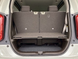 2段でも積める便利な荷室。備え付けのボードを使えば上下で積みわけができて便利です。