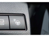 アドバンスト パーク付きです。カメラやソナーによって、周囲を監視しながら駐車を支援。障害物を検知した場合には警報を鳴らし、ブレーキ制御を行うことで接触回避を支援します。