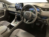 見通しのよいすっきりとした視界で、誰でも運転しやすいです。運転のしやすさは疲れにくさにも繋がりますよ♪