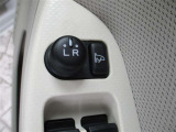 電動格納式ドアミラーです。