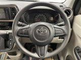 快適な操作性の運転席、ハンドルも綺麗に清掃済みです!もちろん安全を守るエアバッグも装備しているので安心してお乗りいただけます(^^)