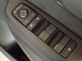 電動格納式ドアミラー・パワーウインドウを装備しています。