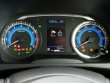 メーター内のカラーディスプレイには運転をサポートするさまざまな情報を表示します