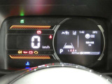 視認性の良いスピードメーターですね。夜も見やすく表示されますので運転が楽しくなります。