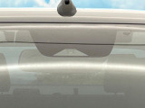 【三菱e-Assist】走行中に前方の車両等を認識し、衝突しそうな時は警報とブレーキで衝突回避と被害軽減をアシスト。より安全にドライブをお楽しみいただけます。