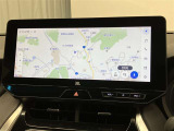 純正ナビを装備。タッチパネル式で使いやすく、お出かけもラクラクです。