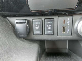 運転席と助手席にはシートヒーターが装着されています♪
