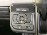 【オートエアコン】一度お好みの温度に設定すれば、車内の温度を検知し風量や温度を自動で調整。暑い&hellip;寒い&hellip;と何度もスイッチ操作をする必要はありません。快適な車内空間には必須の機能ですね♪