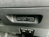 運転席の右下にETCがビルトインされています。高速道路では便利ですね!