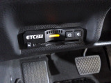ETC付。高速道路の料金所はキャッシュレスで通過です。サービスエリア等にあるスマートインターの出入りも利用可能でとっても便利。ご納車後すぐにお使い頂けるようセットアップしてのお渡しとなります。