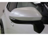 バイカラーでスマートなウインカーミラーです。ウインカーミラーはお洒落なだけでなく、対向車や歩行者からの視認性が良く安全性が向上し、事故防止にもつながります。