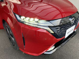 LEDヘッドランプ:ハロゲンランプの約2倍の光量でより明るく遠くを照らし、夜間走行時の視認性を高めます。