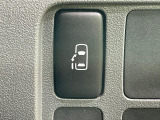 【パワースライドドア】スマートキーや運転席のスイッチでスライドドアの開閉が可能♪電動だから力を入れてドアを開ける必要が無く、小さいお子様でも、重い荷物を持っている時もラクに開け閉めできます♪
