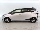 両側スライドドア付きだから、狭い駐車スペースなどでの 乗り降りラクラク!小さなお子さまのいるご家庭には嬉しい装備。