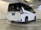 リヤ、後ろから見るとまた車の印象が変わってきますね☆☆