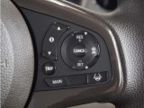 ◆アダプティブクルーズコントロール◆予め設定した車速内でクルマが自動的に加減速。前走車との適切な車間距離を維持しながら追従走行します。【LKAS】車線維持支援システムでステアリング操作を支援。