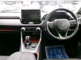 RAV4の運転席まわりです。