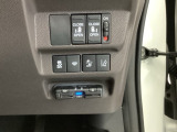 自社整備工場で点検整備をおこなってからお渡ししています。車検が残っている場合は『12ヶ月点検整備』を、車検整備付きの場合は『車検整備』をおこないます。整備費用は車両本体価格に含まれています。
