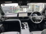 【運転席・インパネまわり】ハンドル・シート・フロアーなど隅々までプロによるクリーニング済み☆彡キレイな車内でドライブが一層快適にお楽しみいただけます!!