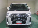 明度の高いLEDヘッドライトで、夜間の運転も安心です。