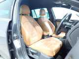 楽な姿勢で座ることが出来るので長時間の運転でも疲れにくいですし体もぶれにくいですよ。