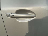 キーをポケットに入れたままでもドアのロック&アンロックができ、雨の日や、荷物の多い日に大活躍!