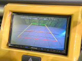 【バックカメラ】駐車時に後方がリアルタイム映像で確認できます。大型商業施設や立体駐車場での駐車時や、夜間のバック時に大活躍!運転スキルに関わらず、今や必須となった装備のひとつです!