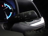オートライト機能装備です!車外の明るさに応じて、自動的にライトの点灯・消灯をしてくれます♪