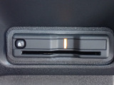 ■【ETC車載器】が装備されています。セットアップをしてお渡しとなり、ETCカードを差し込むだけで高速道路の利用が可能です。