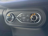 夏でも冬でもお好みの温度に設定しておけば、AUTO ボタンひとつで快適な車内空間へ!風の強さや温度、内外気の切り替えも自動で調整してくれます♪