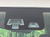 【エマージェンシーブレーキ】走行中に前方の車両等を認識し、衝突しそうな時は警報とブレーキで衝突回避と被害軽減をアシスト。より安全にドライブをお楽しみいただけます。