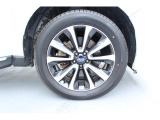 タイヤサイズは225/55R18 純正アルミホイール装着です!