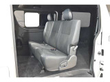 普段のお買い物や通勤、送迎等に十分な荷室スペースを確保しております。セカンドシートを倒すと、大きな荷物の積載も可能です
